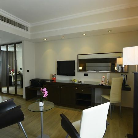 Ramada By Wyndham Downtown Beirut Hotel Buitenkant foto