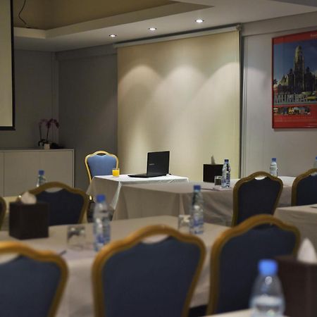 Ramada By Wyndham Downtown Beirut Hotel Buitenkant foto