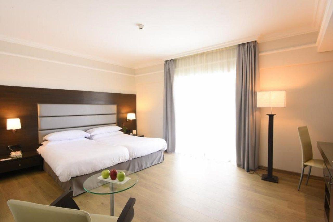 Ramada By Wyndham Downtown Beirut Hotel Buitenkant foto